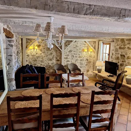 Romantic-louveteaux-en-provence**** *